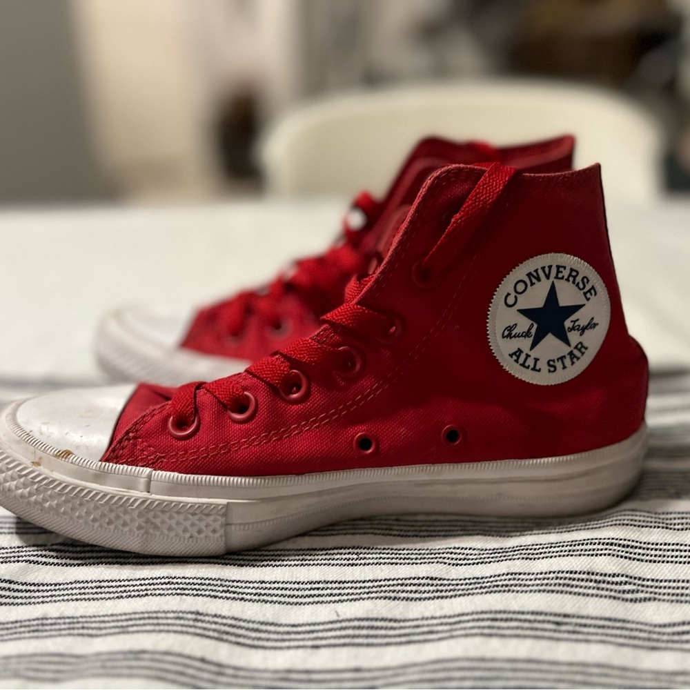Converse all star chuck Taylor shoes.